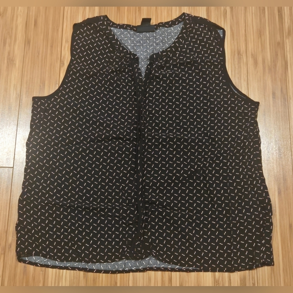 Liz Claiborne Career Black and White Patterned Women's Top